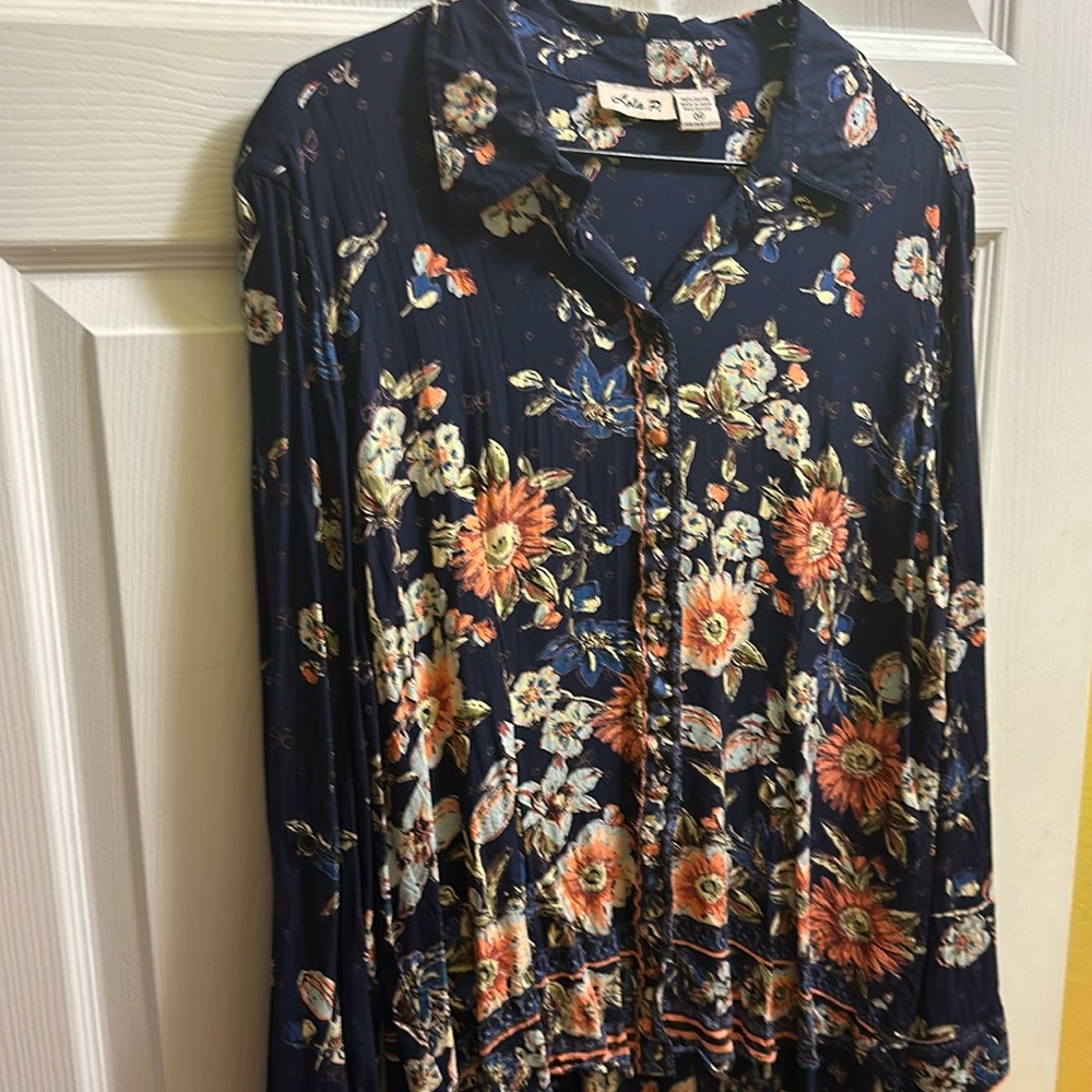 Medium flower blouse